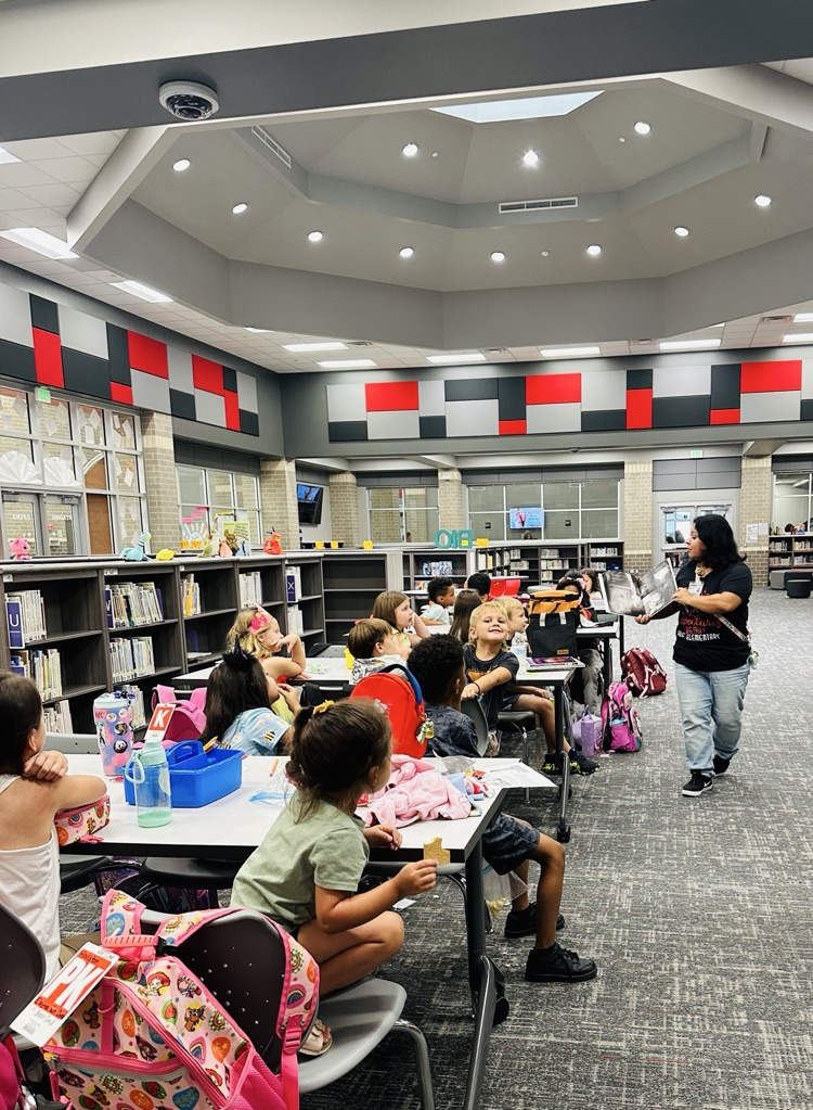 students in the library 