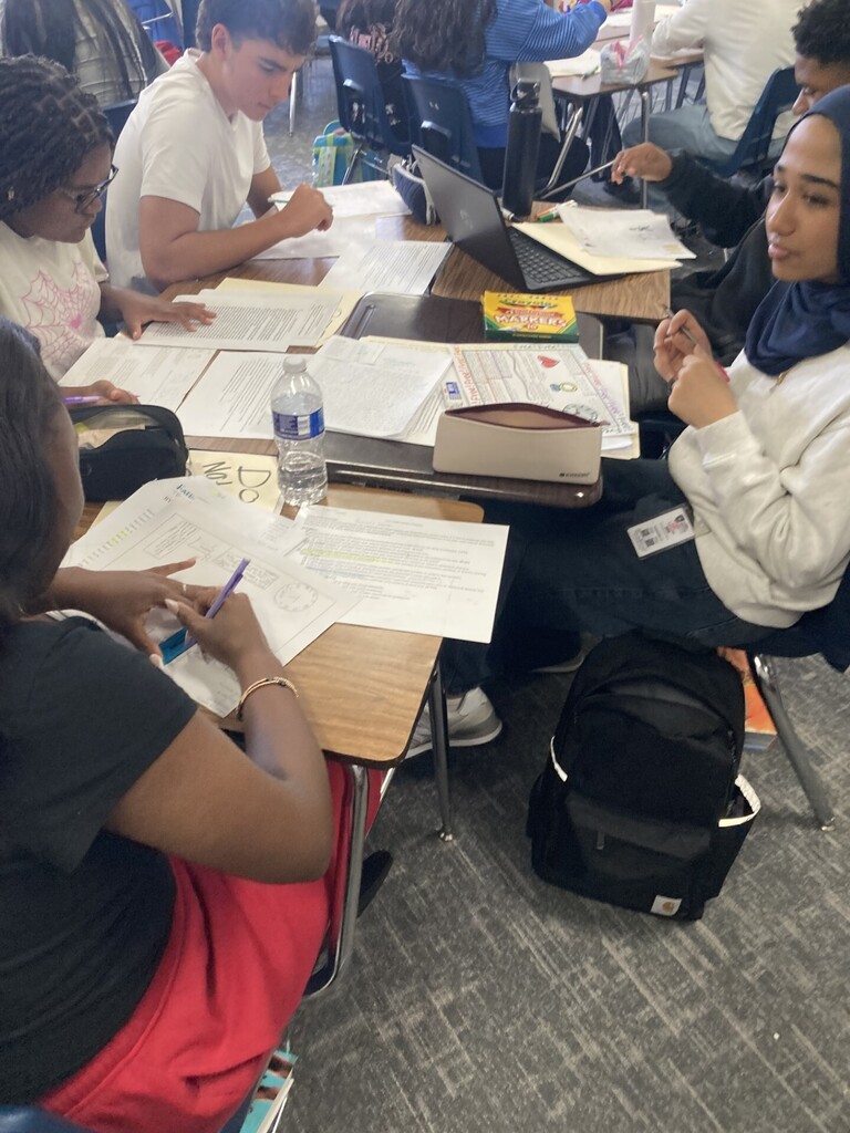 English III are creating a visual analysis of their selected primary source for their Era's project. 