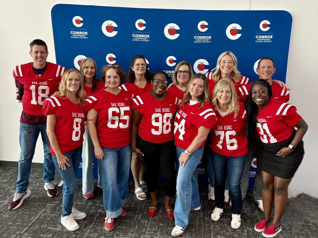 When asked to wear our favorite jerseys, the Oak Ridge Feeder Principals responded loud and proud: WE ARE WAR EAGLE FANS! 🦅❤️💙 Proud to represent the Ridge! CA-CAW!!