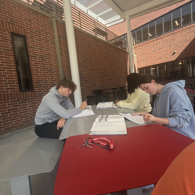 Mrs. Ballard’s junior English students enjoying the new outdoor spaces and the fall weather! Today we read Emerson’s Nature while enjoying nature. ☀️🍁🍂🍃