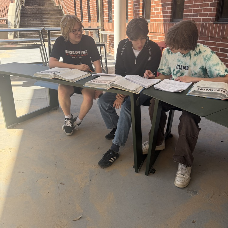 Mrs. Ballard’s junior English students enjoying the new outdoor spaces and the fall weather! Today we read Emerson’s Nature while enjoying nature. ☀️🍁🍂🍃