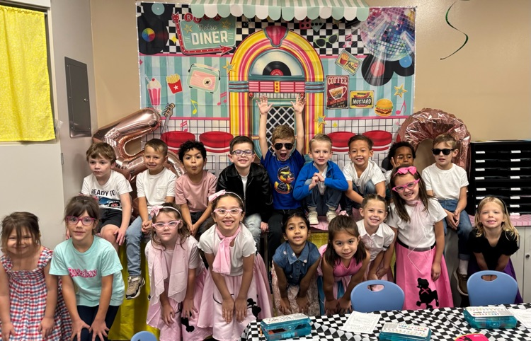 kids celebrating 50th day