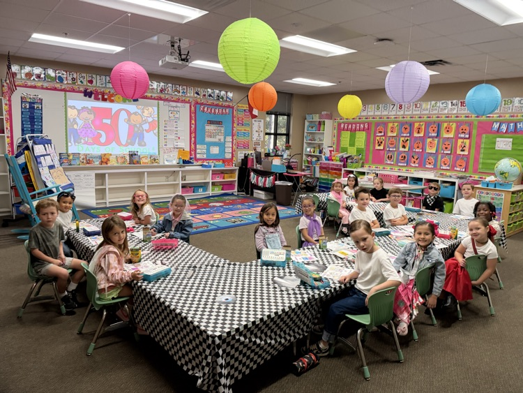 kids celebrating 50th day