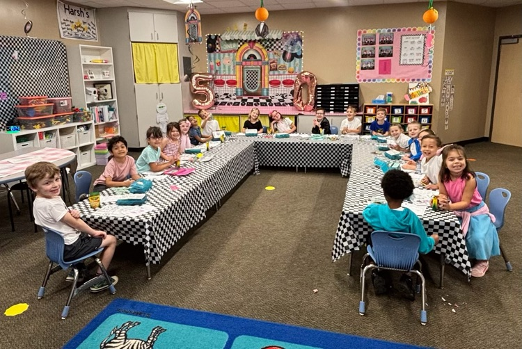 kids celebrating 50th day