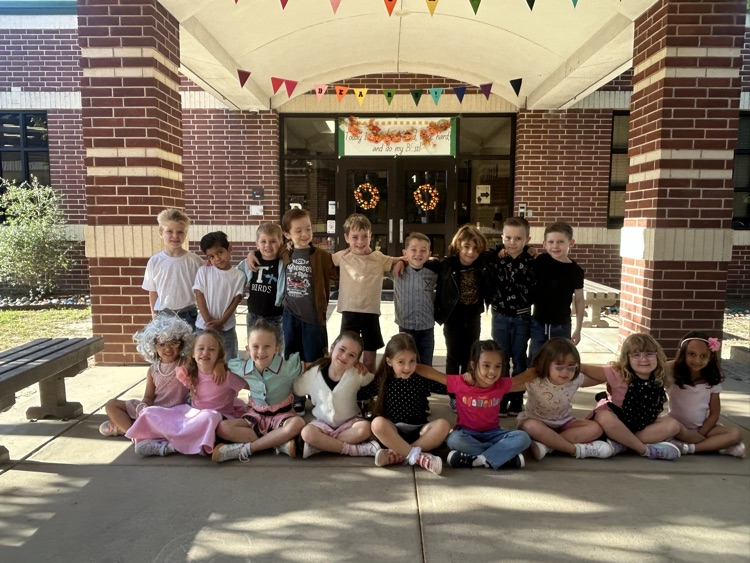 kids celebrating 50th day
