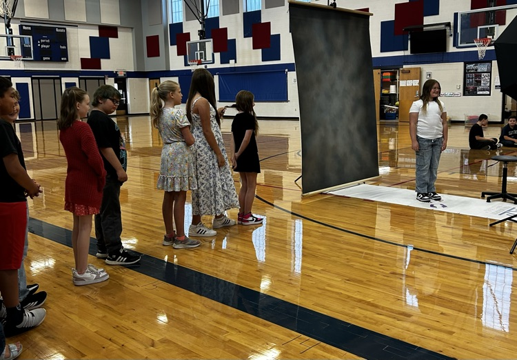 students waiting to get their school pictures taken