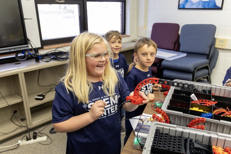 students building with blocks