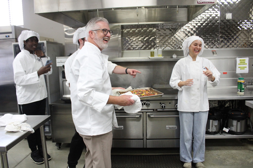 President Davis and students prepping pizza.