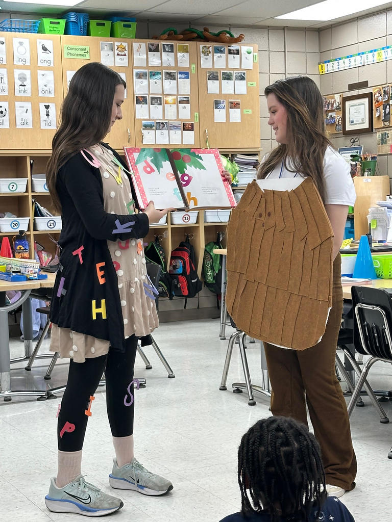 CSMS Student Council members had an opportunity to share their love of reading with the future students of CSMS. In conjunction with International Children's Storybook Day, StuCo members selected their favorite children's book, dressed up as characters from the story, and read aloud to the kindergarten and first grade classes. Everyone had a wonderful time!