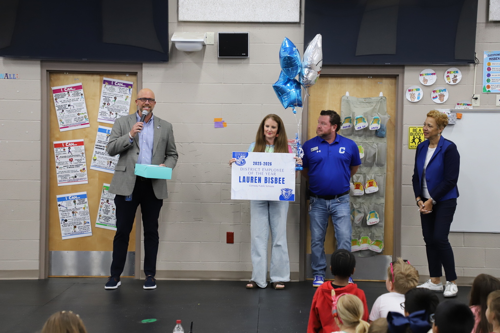 Lauren Bisbee accepting award