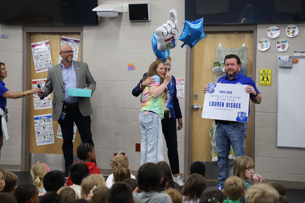 Lauren Bisbee accepting award