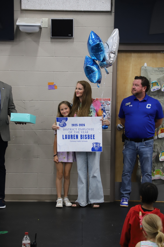 Lauren Bisbee accepting award