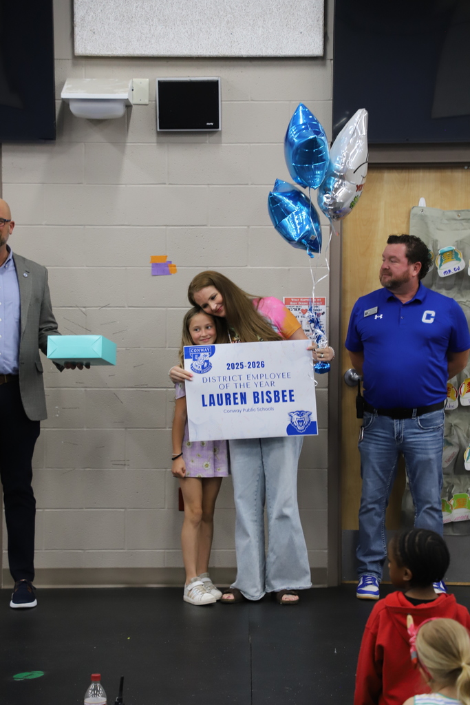 Lauren Bisbee accepting award