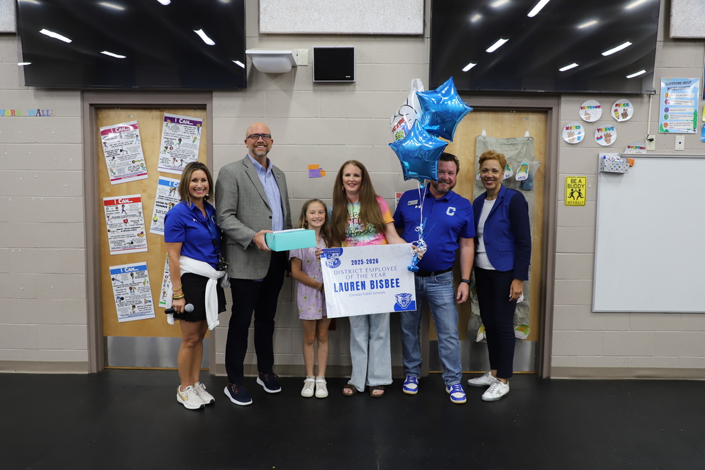 Lauren Bisbee picture with group