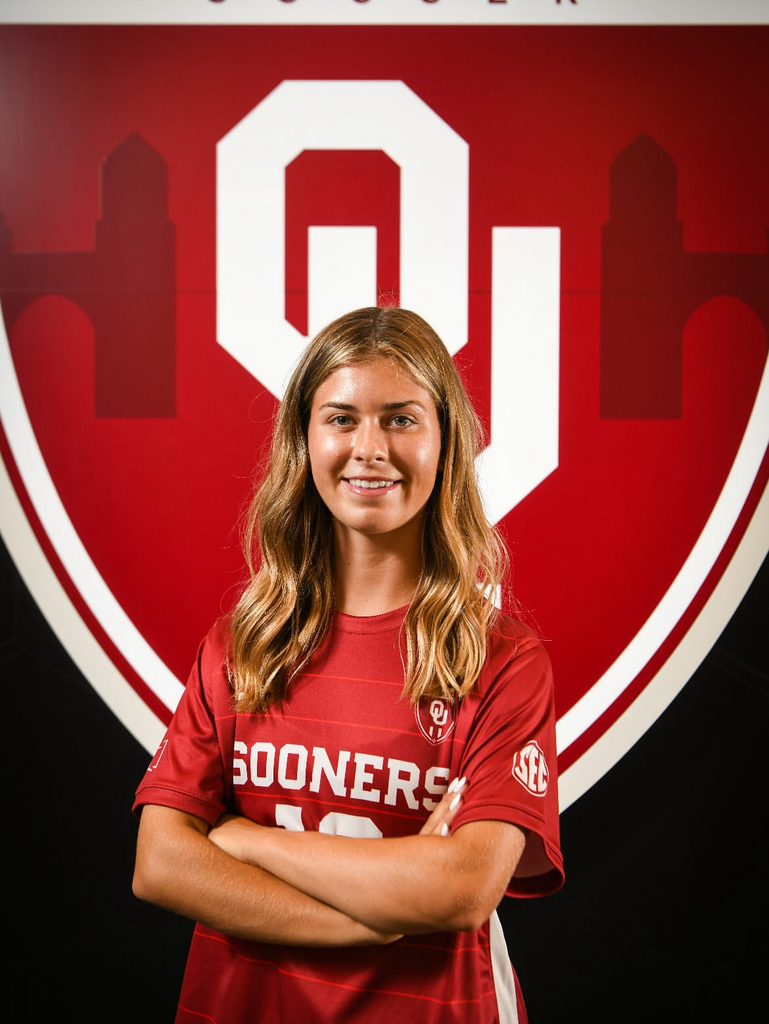 Junior, Hayden Heiple commits to play college soccer at Oklahoma.