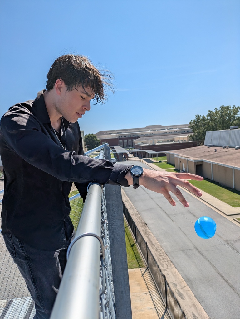 🪂🔬 Free Fall in Action! Mrs. Penn’s Physics students recently put their lesson on gravity and free fall to the test. Using reusable water balloons, they collected real-life data by dropping them off the back of the bleachers. Hands-on science at its best! ⚡️📊 #CHSWampusCats #PhysicsInAction #HandsOnLearning