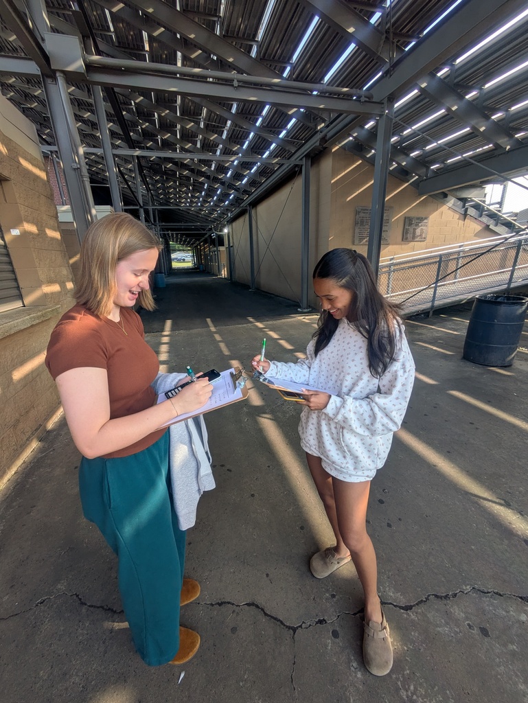 🪂🔬 Free Fall in Action! Mrs. Penn’s Physics students recently put their lesson on gravity and free fall to the test. Using reusable water balloons, they collected real-life data by dropping them off the back of the bleachers. Hands-on science at its best! ⚡️📊 #CHSWampusCats #PhysicsInAction #HandsOnLearning