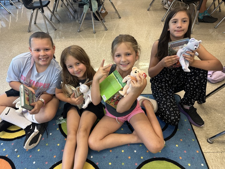 Mrs. Kingsbury’s class had fun reading with their bear buddies today!