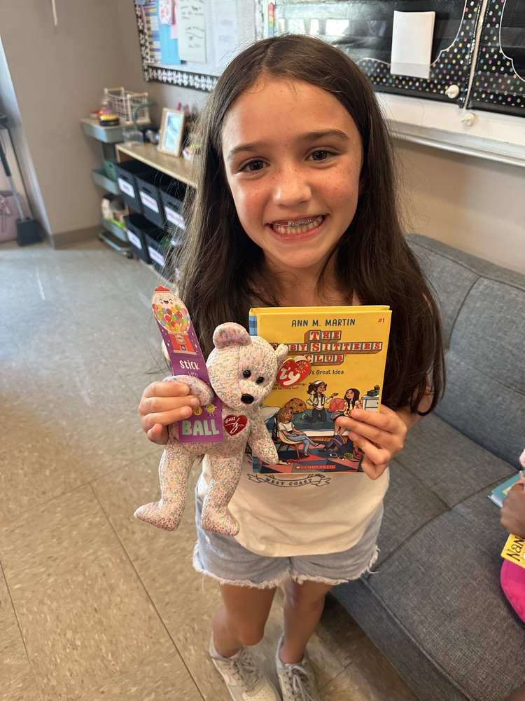 Mrs. Kingsbury’s class had fun reading with their bear buddies today!