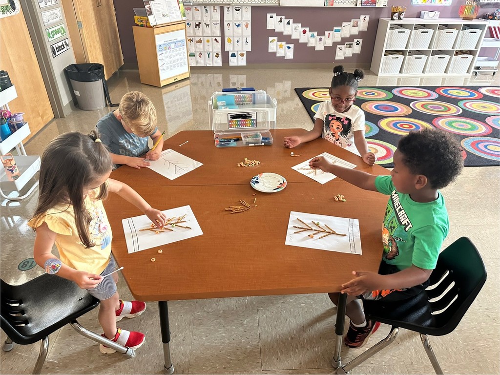 The Graham Crackers have been learning all about apples this week! Today, we completed a writing activity and made our very own apple trees! Happy Fall 🍎🍏