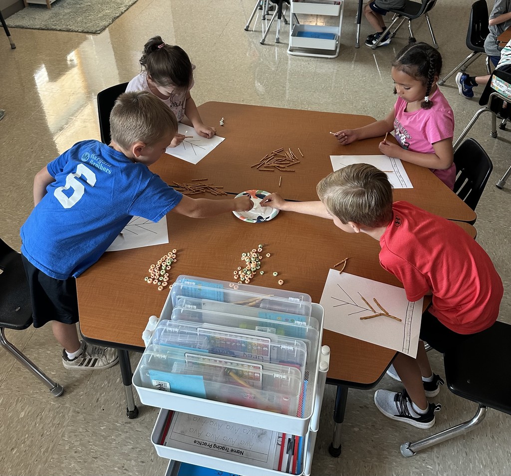 The Graham Crackers have been learning all about apples this week! Today, we completed a writing activity and made our very own apple trees! Happy Fall 🍎🍏