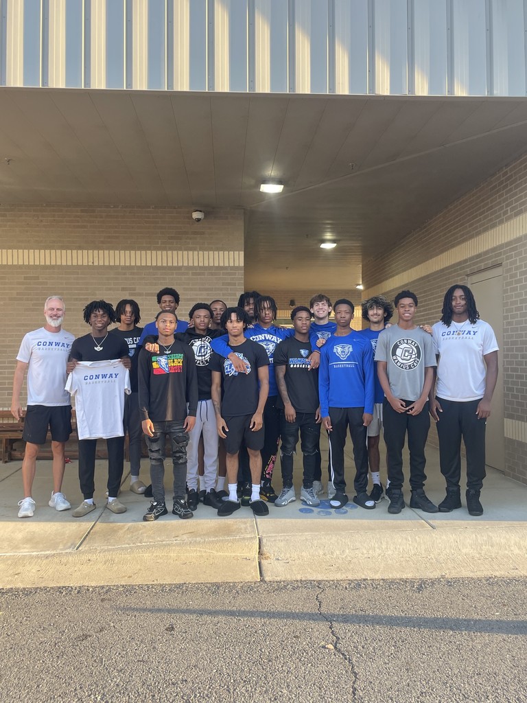 A huge thank you to the Conway High School Men’s Basketball Team and Coach Lindsey for taking the time to greet our students this morning! 🏀 Your positive energy and enthusiasm gave us all a great start to the day, and we truly appreciate you inspiring our school community.