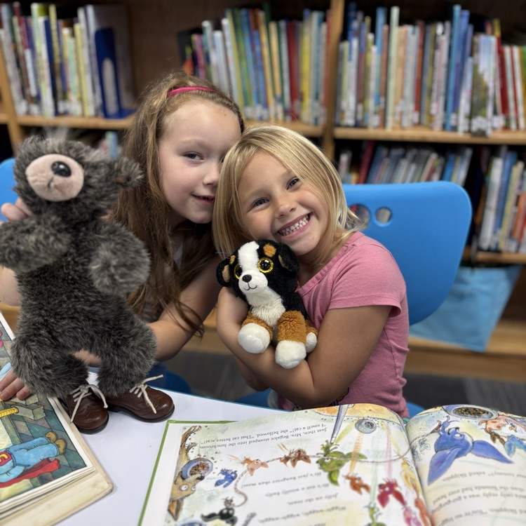 kindergarten kids reading to book buddies 
