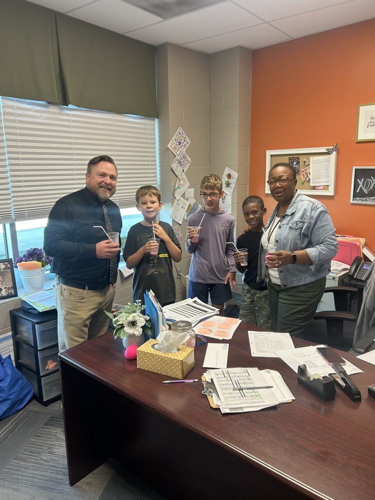 students making smoothies