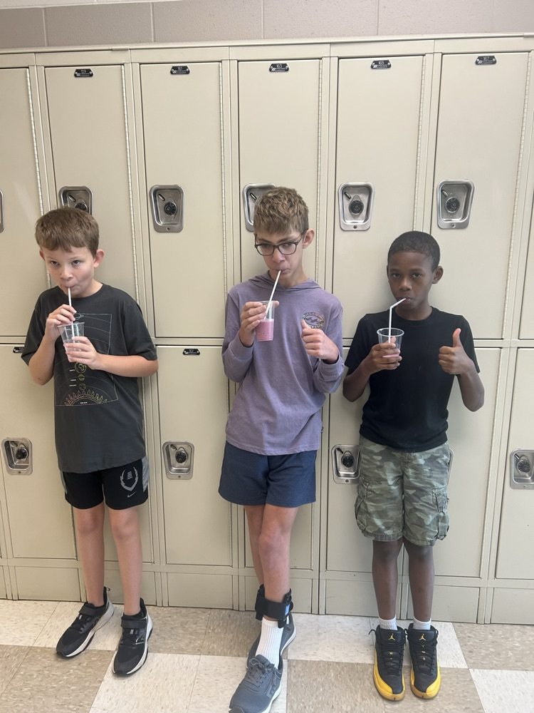 students making smoothies