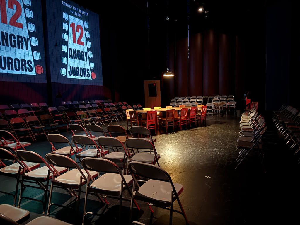 Stage from the show 12 Angry Jurors