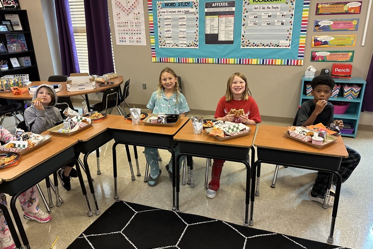 There’s not much better than a pizza party on pajama day! Mrs. Hill’s class was the top selling class in the fundraiser and enjoyed a pizza party at lunch today! Thank you, WCE PTO!🍕