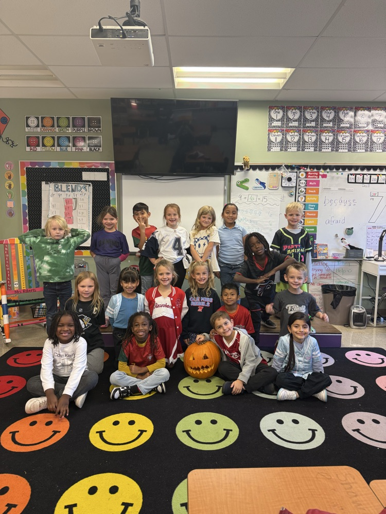 🎃 Mrs. Roberts’ class had a smashing good time today! Students rolled up their sleeves and helped carve a pumpkin — scooping, designing, and getting just a little messy along the way. 🧡👩‍🏫 Looks like we’ve got some pumpkin pros in the making! 🎃