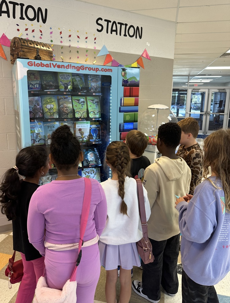 Congratulations to Mrs. Hill’s Lexia Superstars!🌟 They leveled up and earned a trip to the book vending machine! 