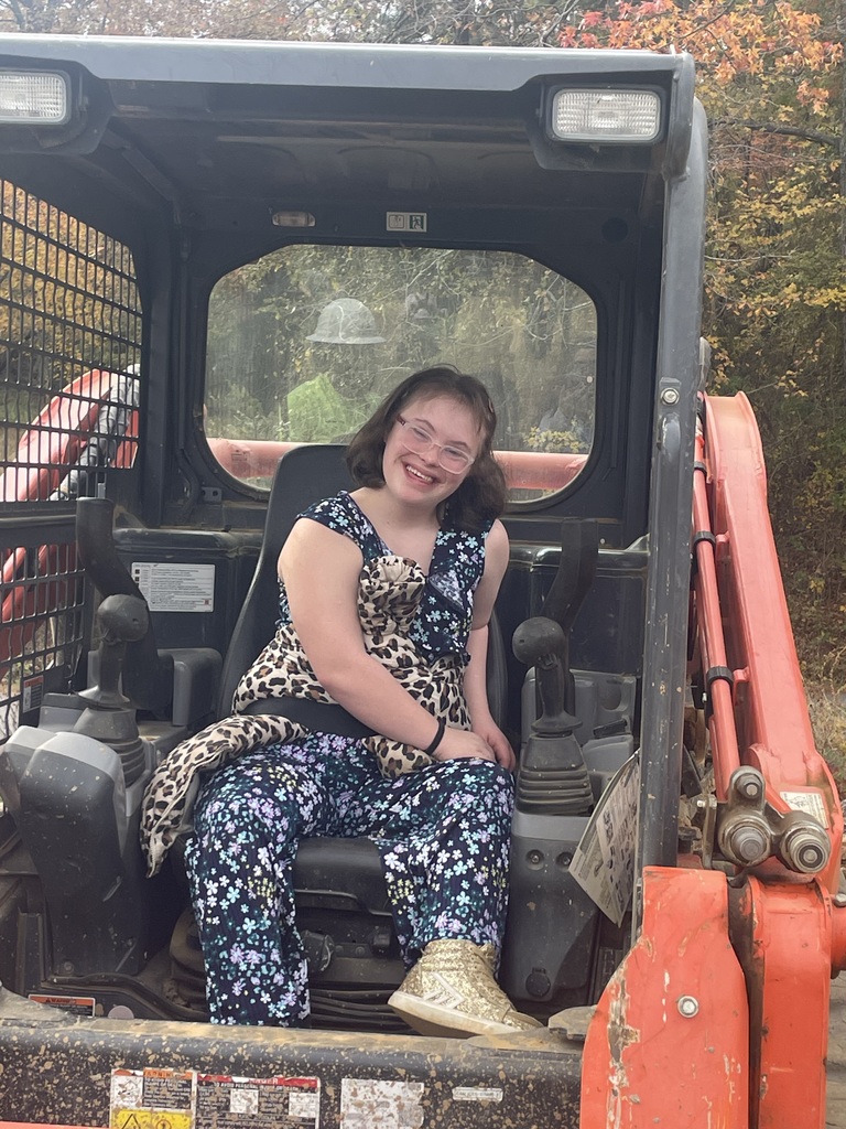 Big machines and even bigger career goals! 🚜💥 Our Transition classes took a trip to the Heavy Equipment Operating Academy in Bee Branch to explore what it takes to train and work in this exciting field.