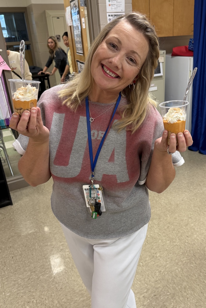 students making pumpkin pie cups.