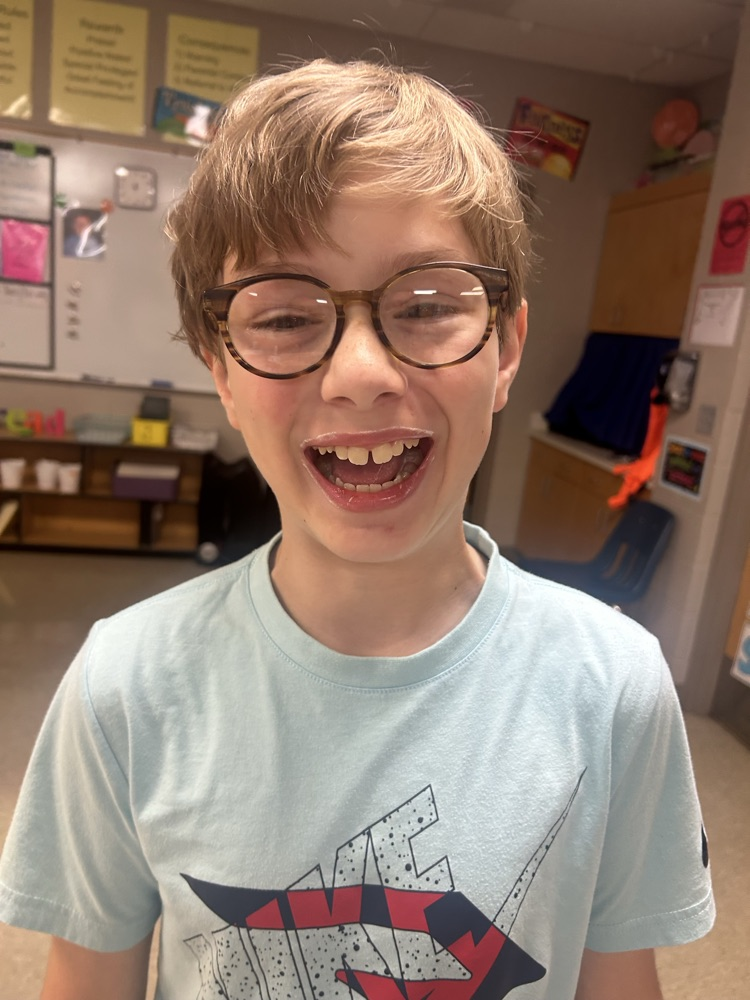 students making pumpkin pie cups.