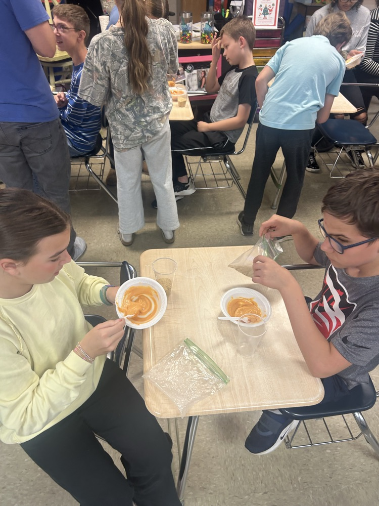 students making pumpkin pie cups.