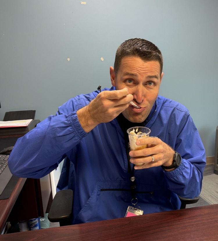 students making pumpkin pie cups.