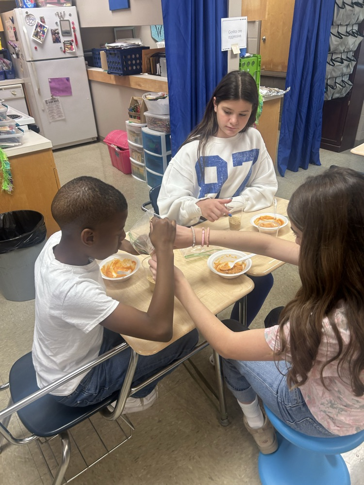 students making pumpkin pie cups.