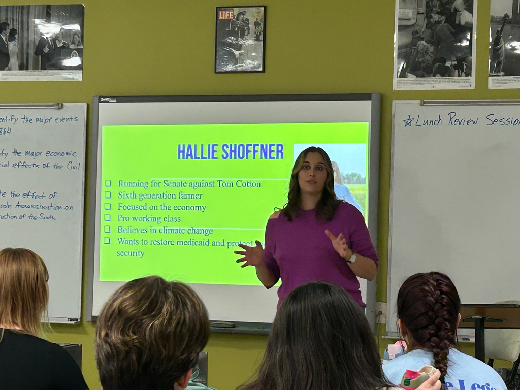 Candidate Hallie Shoffner speaks with CHS' Young Democrats.