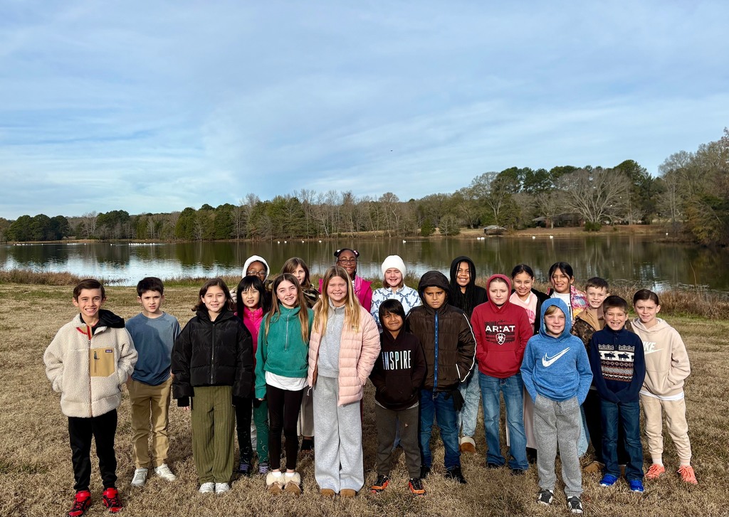 Mrs. Russell's class took a walk to see the pelicans.  It fits in perfectly with our animal adaptation lesson.  What a great text connection!