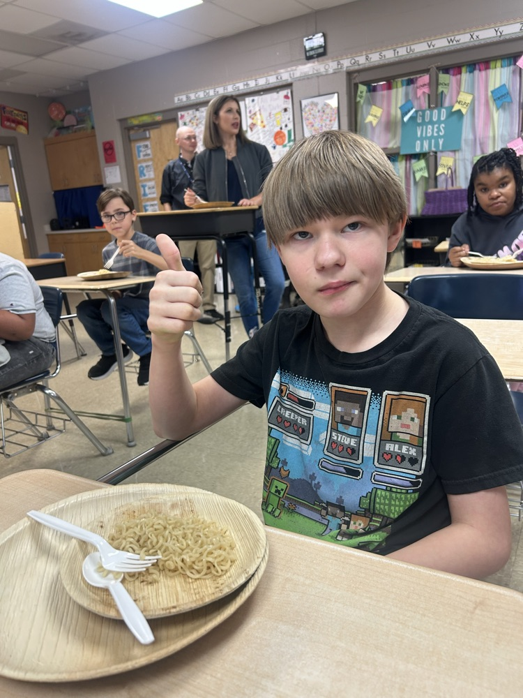 students eating food from around the world.