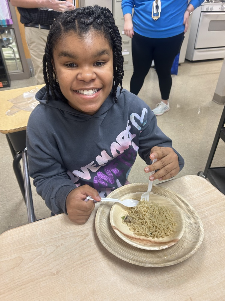 students eating food from around the world.