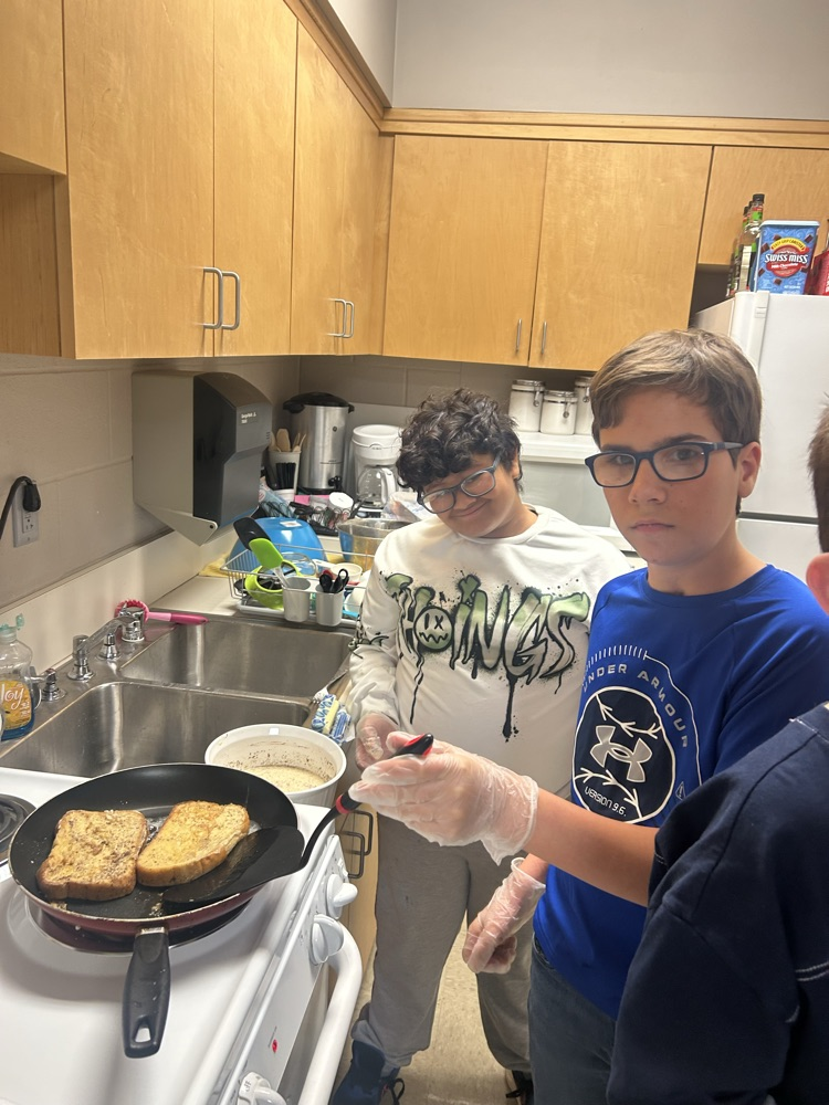 students making French toast!