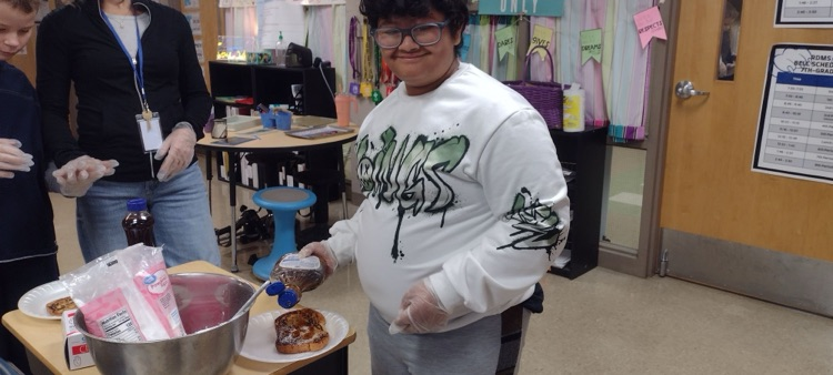 students making French toast!