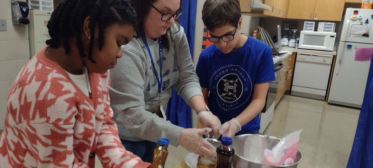 students making French toast!