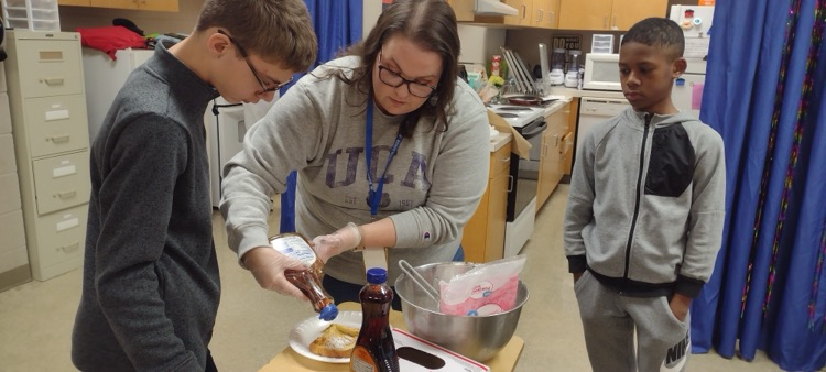 students making French toast!