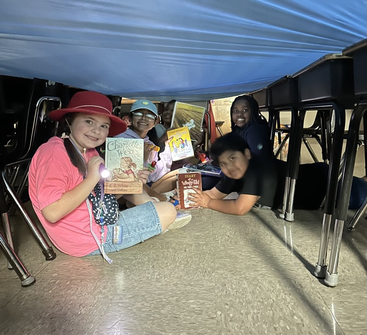 To kickoff Read Across America Week, Mrs. Hill’s and Mrs. Kingsbury’s Literacy classes started a Book Showdown.  The students enjoyed reading new books and voting for their favorites!