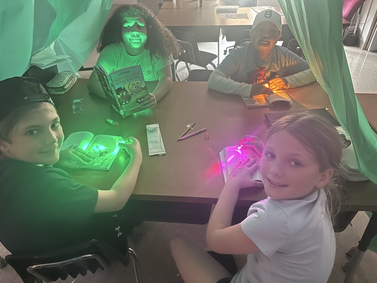 To kickoff Read Across America Week, Mrs. Hill’s and Mrs. Kingsbury’s Literacy classes started a Book Showdown.  The students enjoyed reading new books and voting for their favorites!