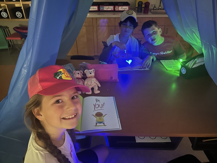 To kickoff Read Across America Week, Mrs. Hill’s and Mrs. Kingsbury’s Literacy classes started a Book Showdown.  The students enjoyed reading new books and voting for their favorites!